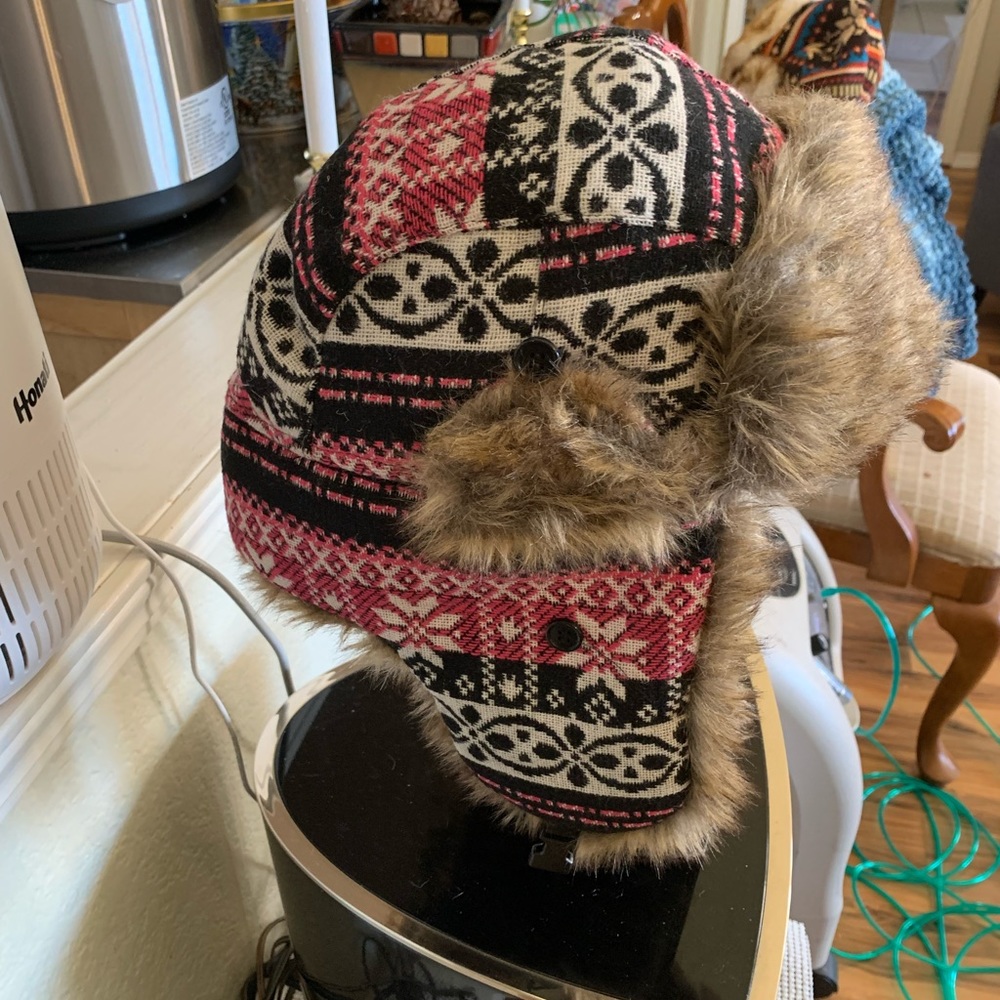 Hours women’s faux fur hat with thick warm ears